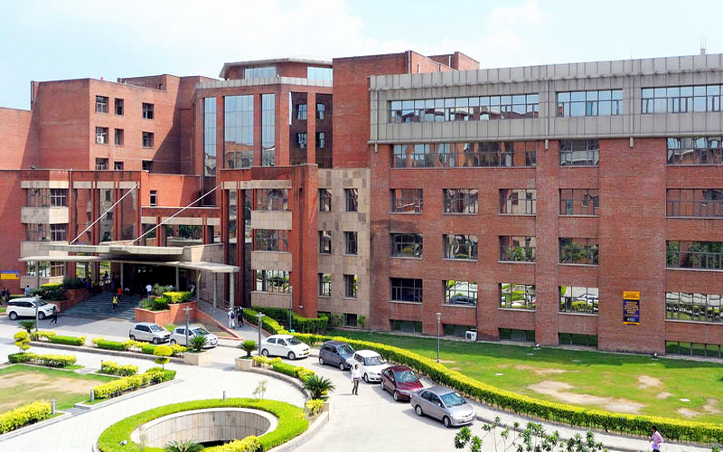 Amity University - AU, Noida Courses & Fees 2020-2021 | PadhaiShala